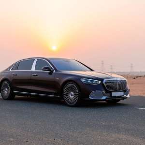 Rent-a-Mercedes-Maybach-S680-in-Dubai