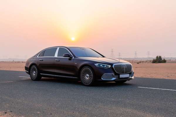 Rent-a-Mercedes-Maybach-S680-in-Dubai